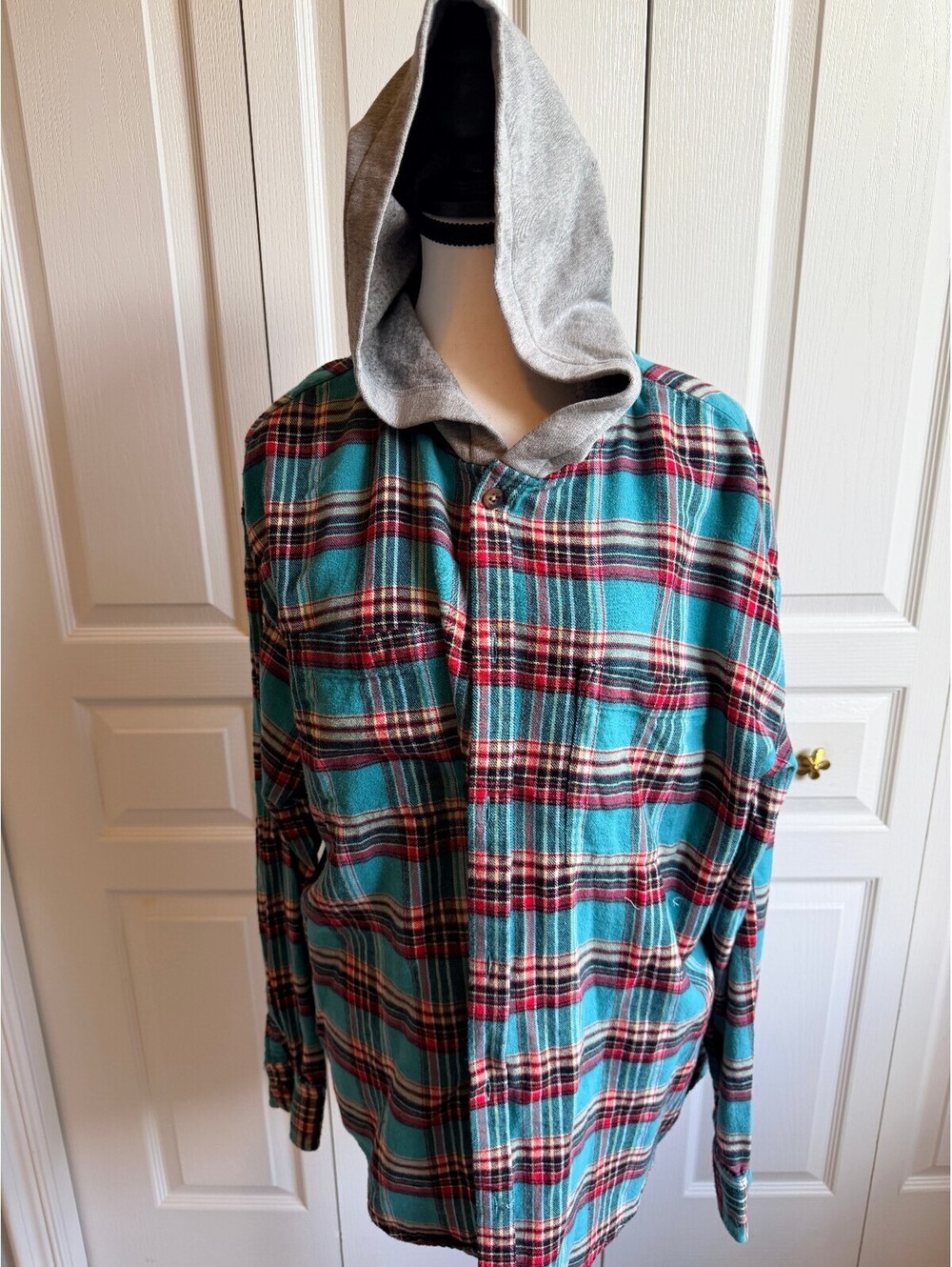 Disney Flannel Hooded Button Up Shirt w? Mickey, Pluto, Goofy & Donald Print
